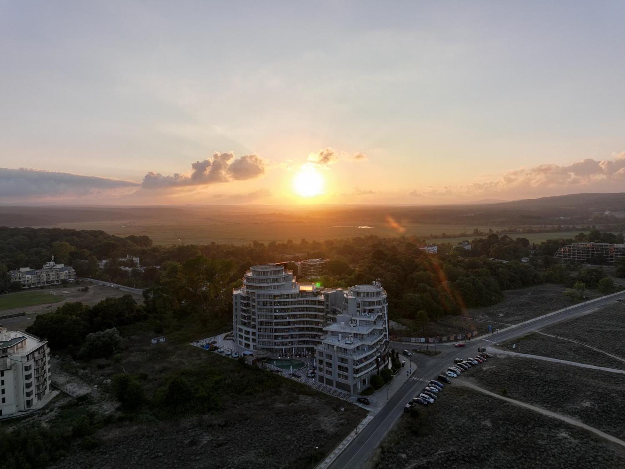 Allure Beach Resort Aparthotel Primorsko Exterior photo